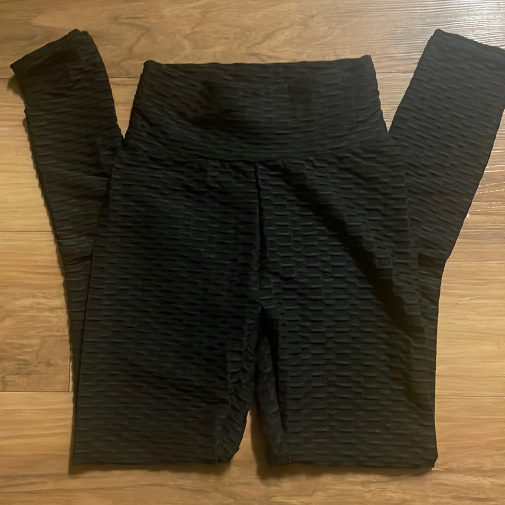 Black tic tok leggings from forever 21